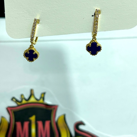 Jewelry - 18 K Dangling earrings clover design in Blue, with zirconia.